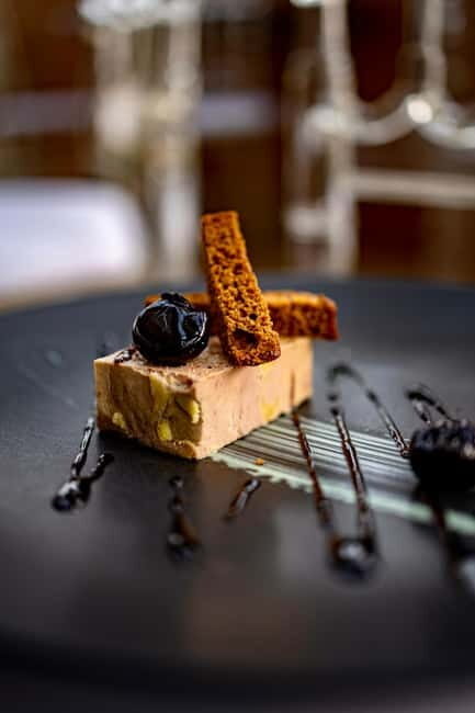 Paris: Seine River Dinner Cruise with Live Music - The Itinerary and Experience