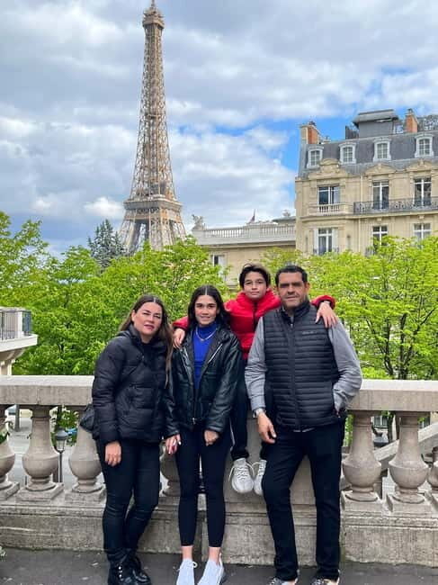 Paris:Private Full-Day Tour with Local Guide English/Español - Transportation and Timing