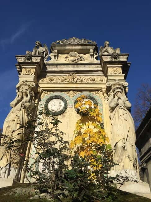 Père-Lachaise in Paris: tours in French - Who Will Love This Tour?