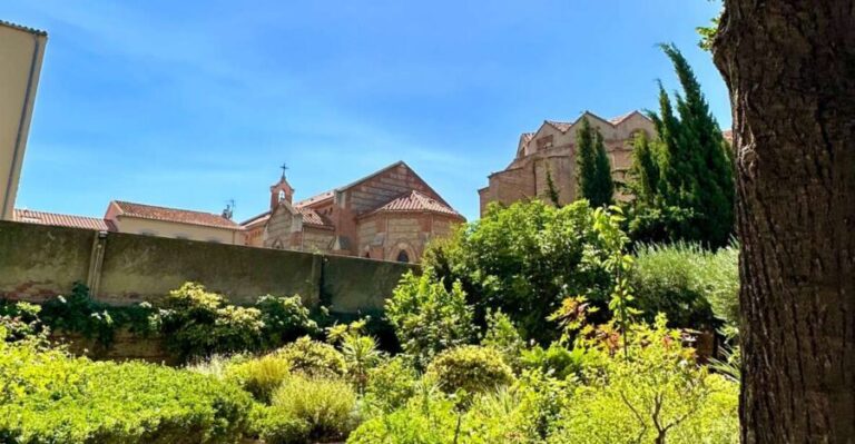 Perpignan : 2h private guided tour for small groups - Exploring Architectural Treasures and Hidden Corners