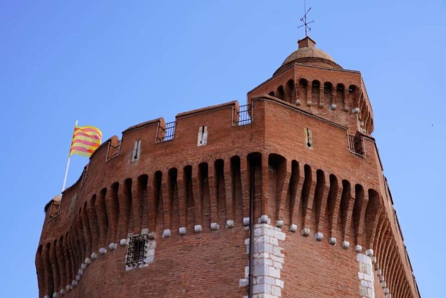 Perpignan: Express Walk with a Local in 60 minutes - The Guide: Knowledgeable and Approachable
