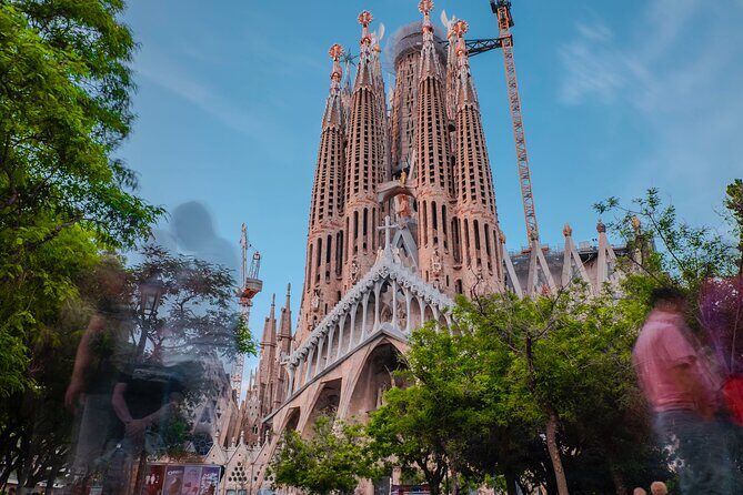 Photo Walking Tour Sagrada Familia and Gaudí in Barcelona - What’s Included and What’s Not