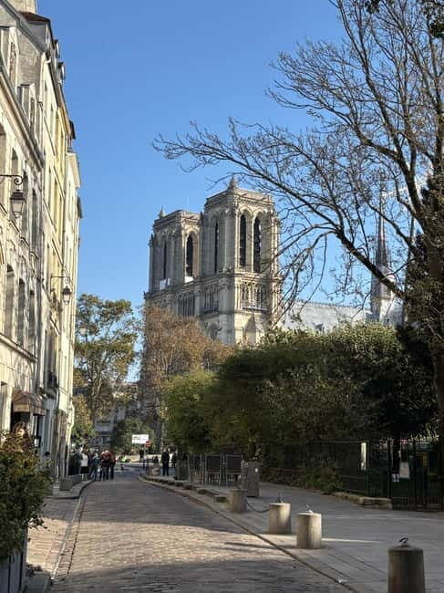 Photo Workshop in Paris sightseeing Notre Dame and Louvre - The Practical Details: Price, Duration, and Group Size