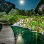 Plitvice Lakes: Guided Walking Tour with Bus and Boat Ride - The Guides: Knowledge, Humor, and Local Stories