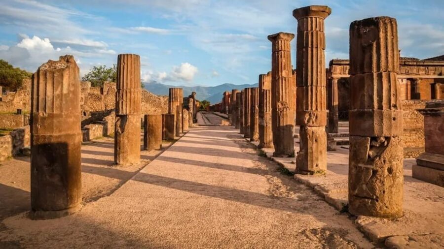 Pompeii: 2-Hour Group Walking Tour with Skip-the-Line Option - Why the Skip-the-Line Option Matters