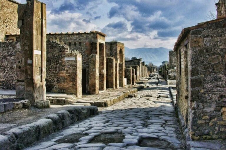 Pompeii: Entry Ticket & Guided Tour with an Expert Historian - The Itinerary Breakdown: What You Can Expect