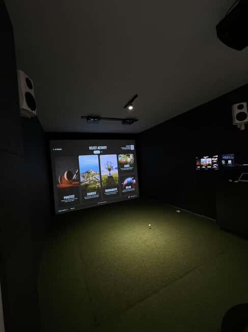 Premium Golf Simulator Experience in Moschato - What is the Premium Golf Simulator Experience like?