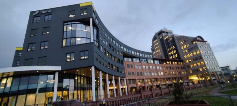 Private Berlin by Evening/Night Minivan, Driver aand Guide - Who Should Book This Tour?