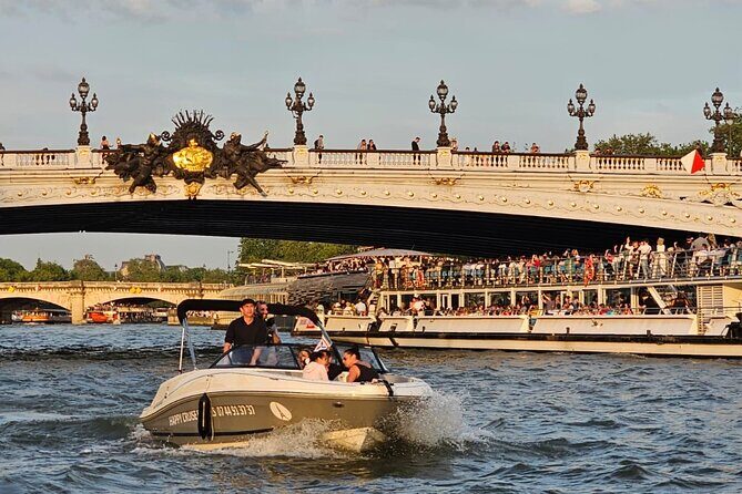 Private cruise on the Seine with Happy Cruise in Paris - Authentic Experiences and Hidden Gems