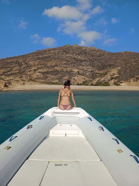 Private, fully customizable cruise in Santorini's caldera - Itinerary Breakdown