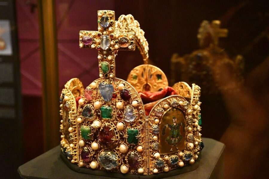 Private Tour: Imperial Treasury Vienna - The Collection: Medieval Crowns and Royal Jewels