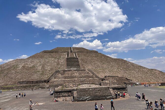 Private Tour in Teotihuacan Pyramids with 2025 New Car - Practical Details and Value