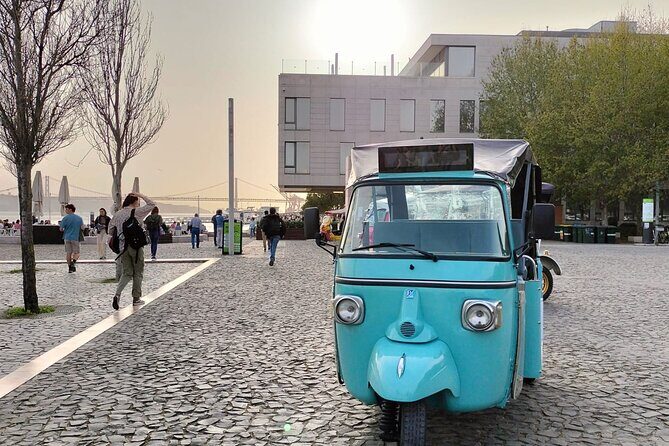 Private Tuk Tuk Tour 1h30 to Lisbon - Who Should Consider This Tour?