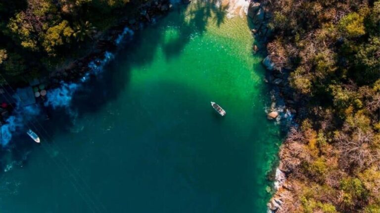 Puerto Vallarta: Catamaran to Arcos, Colomitos and Animas - Marine Adventure at Colomitos
