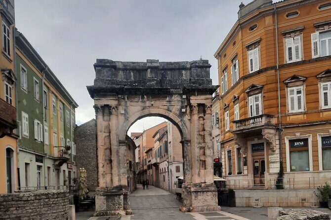 Pula 2 Hour Private Tour in English or Czech Language - What Makes This Tour Valuable?
