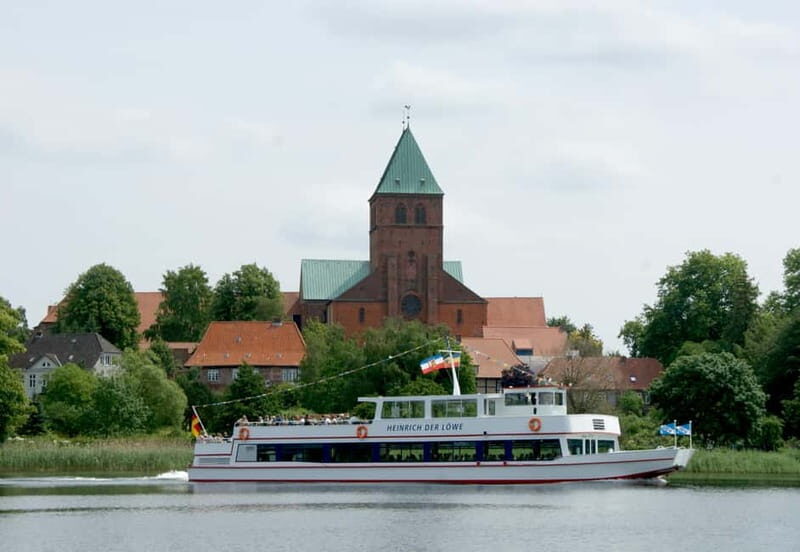 Ratzeburg Lake: 2-hour historical boat tour with entertainment - Who Should Consider This Tour?