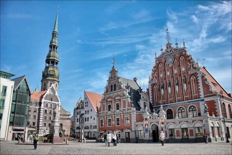 Riga Classical Old Town 2-Hour Walking Tour - Why This Tour Works Well