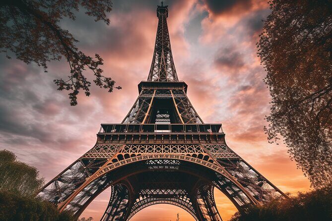 Romantic Eiffel Tower Couple Photoshoot - The Experience from Reviews