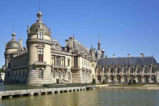 Royal getaway to the Domaine de Chantilly in Van Premium - Gourmet Break in Chantilly’s City Center