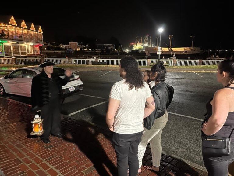 Salem: Vampires and Ghosts Walking Tour with Haunted Objects - The Unique Experience of Entering a Haunted Building