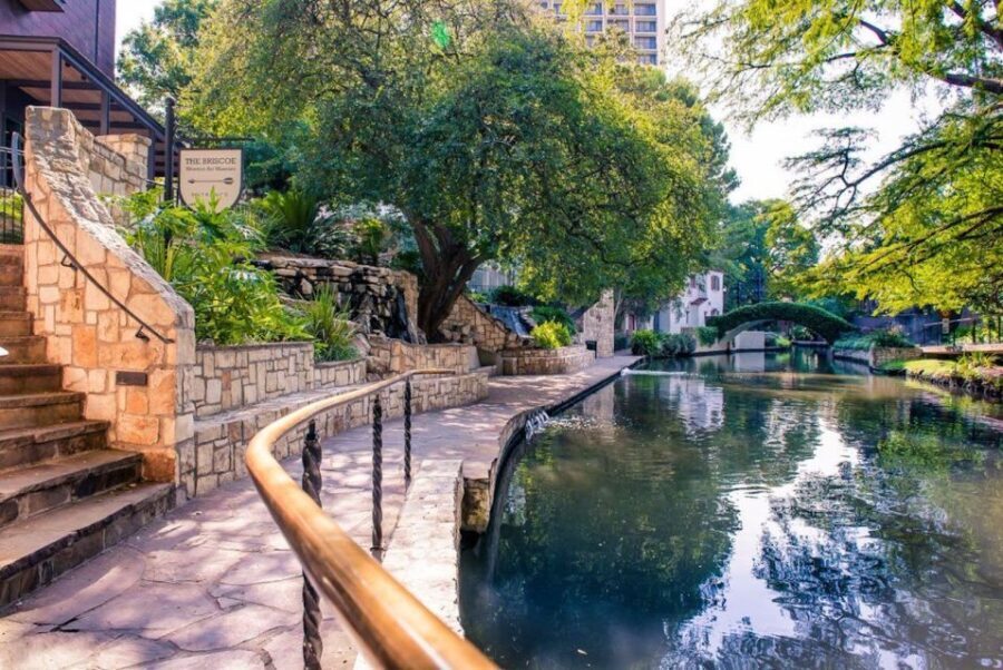 San Antonio Premium City Tour with Alamo & River Walk Cruise - The Guide Experience: Knowledge, Humor, and Local Insights