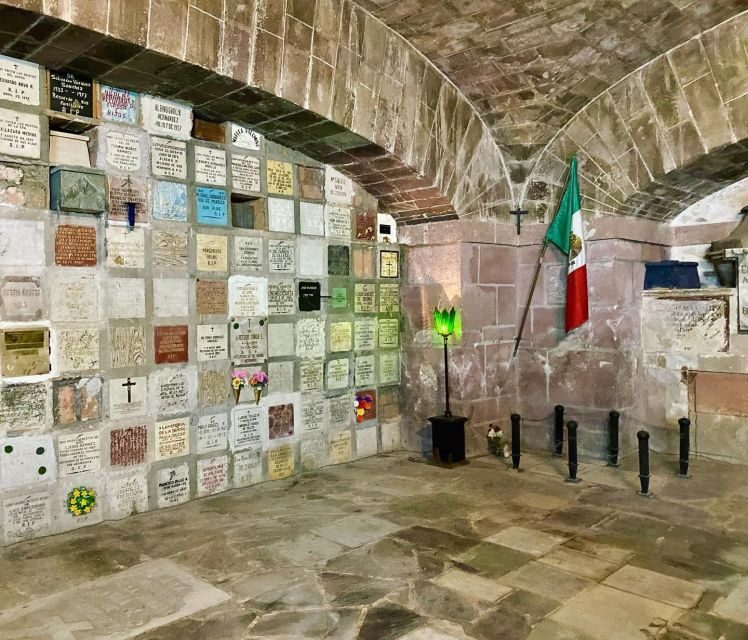 San Miguel de Allende: Day of the Dead Walking Tour & Drink - What to Expect: An Authentic Day of the Dead Experience