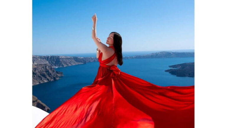 Santorini: Flying Dress Photoshoot with Edited Photos - Locations and Photographic Highlights