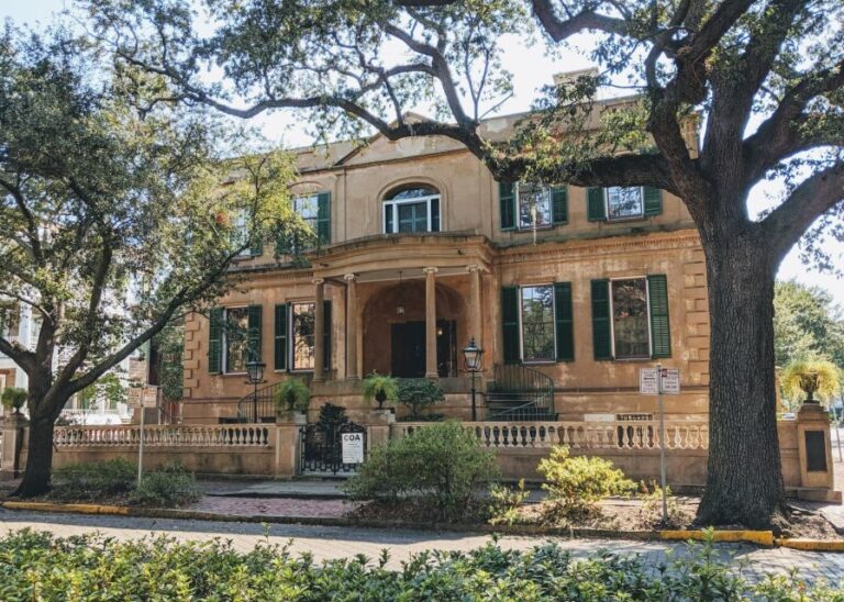 Savannah: Historic District, Islands & more VIP Private Tour - Exploring Savannah’s Historic District and Squares