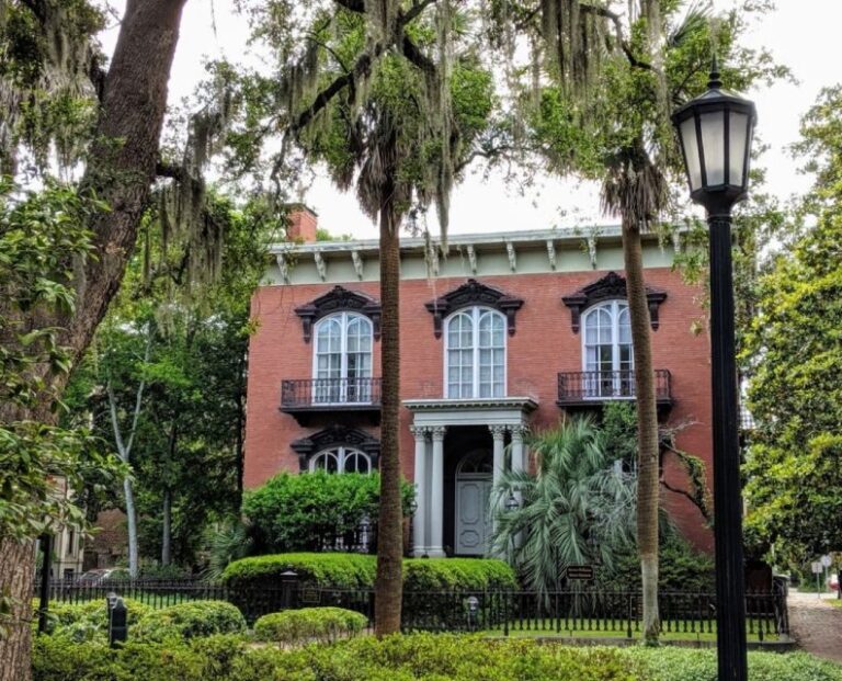 Savannah: Historic Districts & Bonaventure Private Tour - Inside Savannah’s Iconic Landmarks