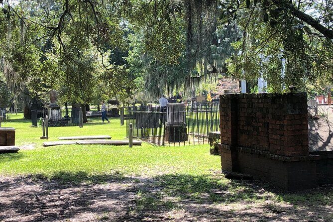 Savannah's Original Dark History Tour - A Detailed Look at the Savannahs Original Dark History Tour