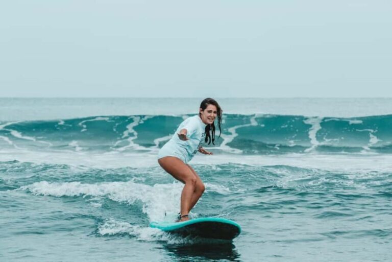 Sayulita: Private Surf Lesson women instructor - Introduction to the Sayulita Surf Experience