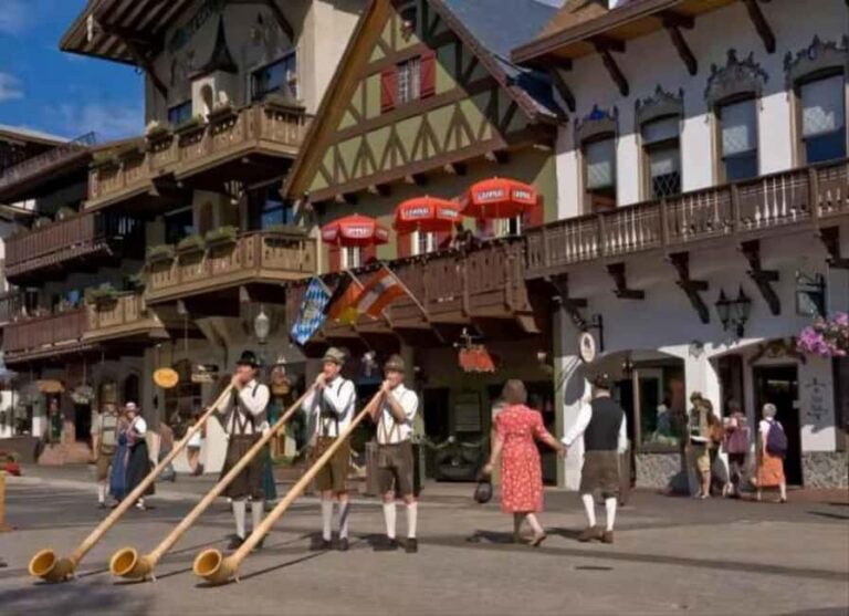 Seattle: Snoqualmie Falls and Leavenworth Day Trip - Analyzing the Value and Practicalities