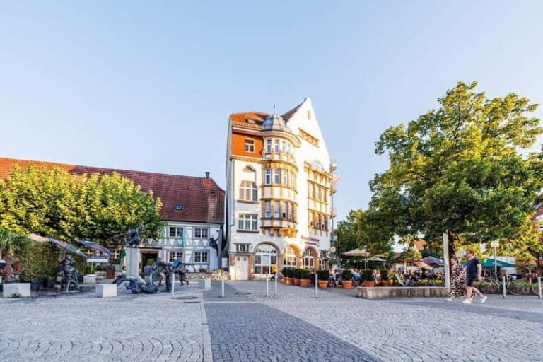 Singing: Historical city tour with Duchess Hadwig of Swabia - Who Will Love This Tour?