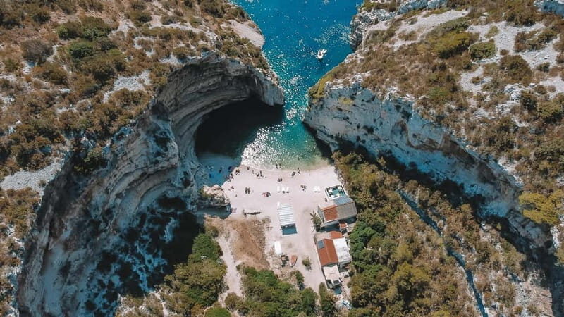 Split: Boat Tour to Blue Cave, Vis, Blue Lagoon, Hvar, Bra - What to Expect on the Boat and During the Day