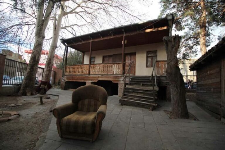 Stalin's and Revolutionaries Underground Printing-House Tour - Why This Tour Works Well