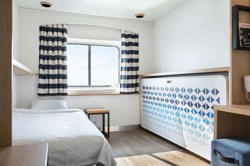 Stockholm-Helsinki Mini Cruise: 2-Night Baltic Getaway - Onboard Experience: Dining, Entertainment, and Views