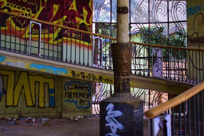 Tbilisi: Alternative Guided Walking Tour with Wine & Snacks - Detailed Breakdown of the Itinerary