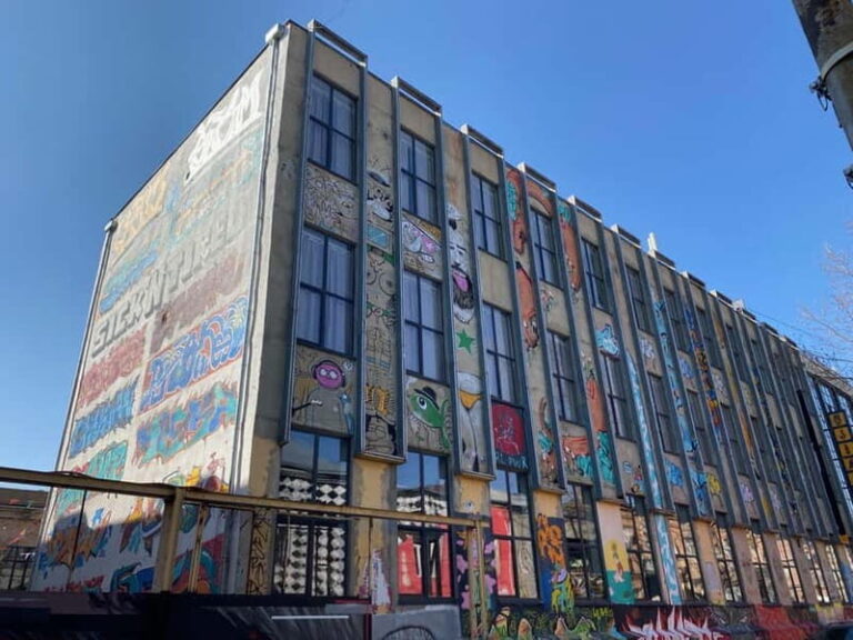 Tbilisi: Left Bank Alternative Street Food Tour with Drinks - What Makes This Tour Stand Out?