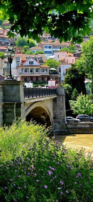 Tbilisi: Private Old Town & Sololaki Walking Tour with Lunch - What This Tour Means for You