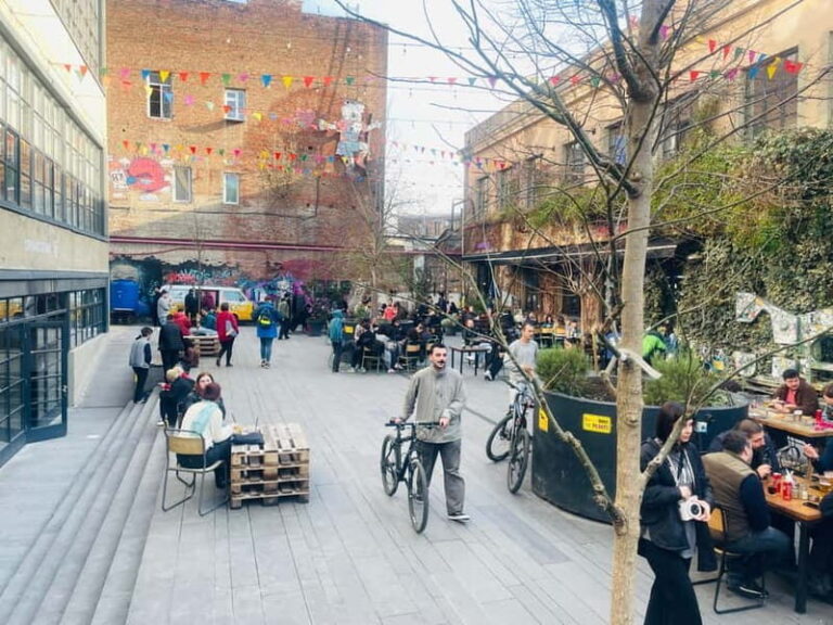 Tbilisi: Street Art & Dezerter Bazaar Tour w/ Tastings - Who Should Take This Tour?