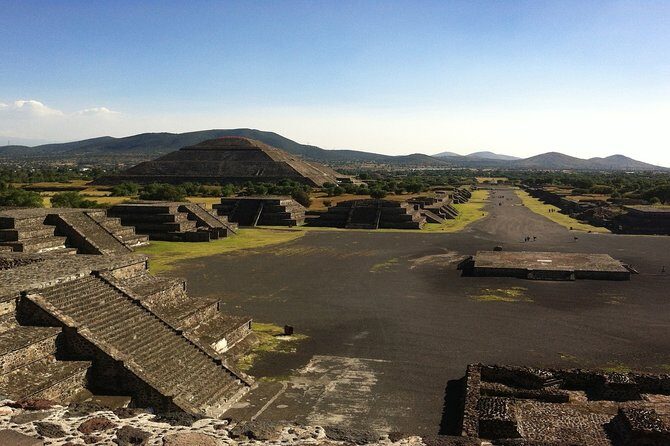 Teotihuacan pyramids from San Miguel de Allende - Transportation and Logistics  