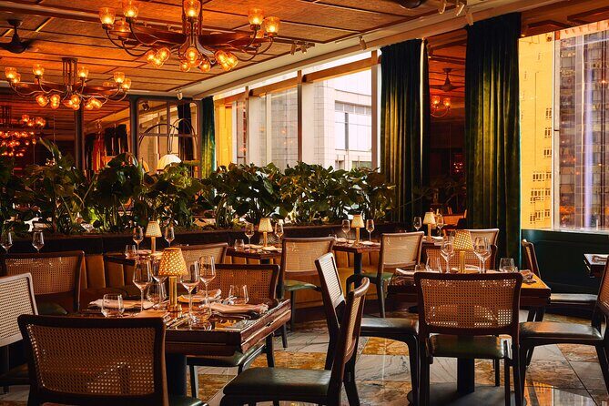 Thanksgiving Parade Indoor Viewing and Brunch Columbus Circle - Who Should Consider This Experience?