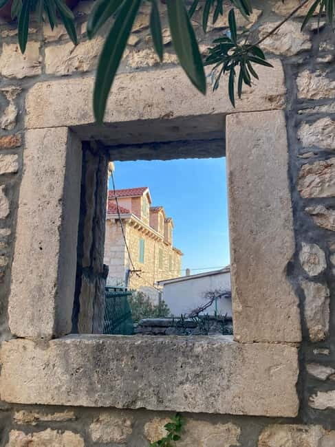 Tisno: Tour of the town with churches and palaces - A Closer Look at the Sights