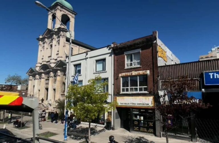 Toronto East Neighbourhoods Tour: Open Top Bus & Live Guide - Who Will Love This Tour?