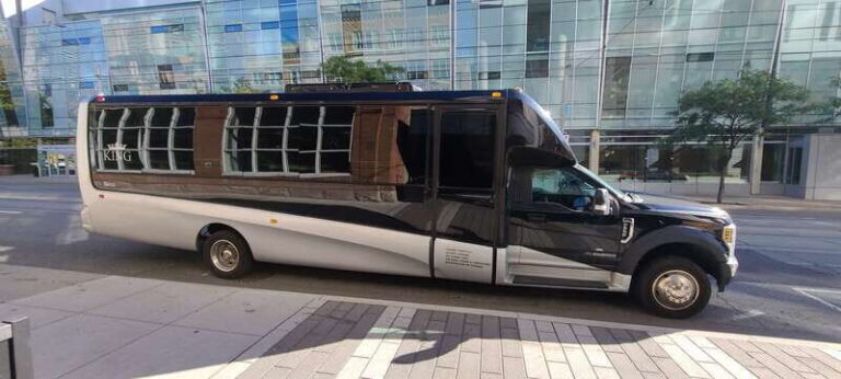 Toronto: Niagara Falls Bus Tour with Maple Tasting and NOTL - Transportation, Group Size, and Overall Comfort