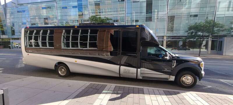 Toronto: Niagara Falls Bus Tour with Maple Tasting and NOTL - Transportation, Group Size, and Overall Comfort