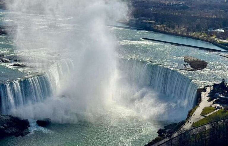 Toronto: Winter Niagara Falls Tour with Attractions Package - Scenic Stops Along the Route