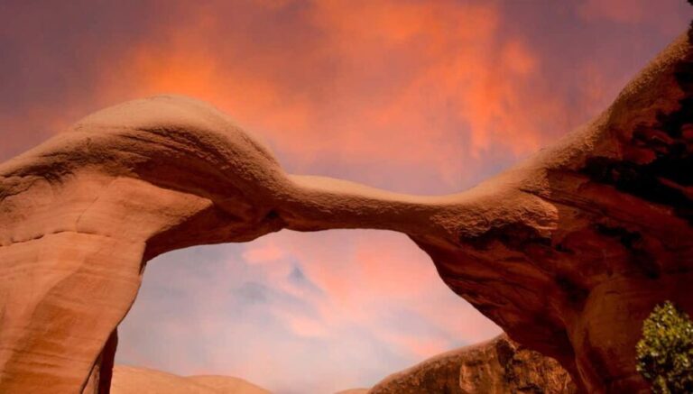 Torrey: Cosmic Ashtray, Devil's Garden, and Cedar Wash Tour - Discovering the Cosmic Ashtray