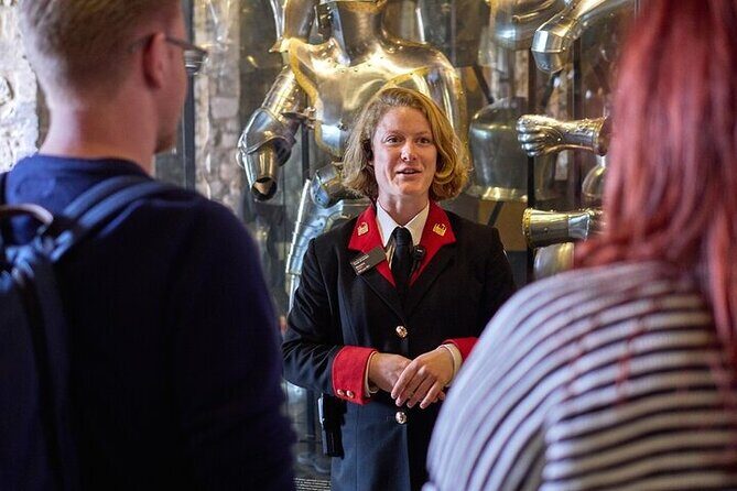 Tower of London Guided Tour with Beefeater Meet & Crown Jewels - Authentic Insights from Reviews