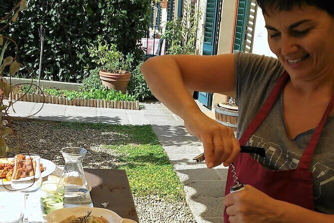 Traditional pasta rolling in an ancient Tuscan home - FAQ